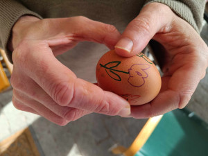 Kézzel színezett húsvéti tojás